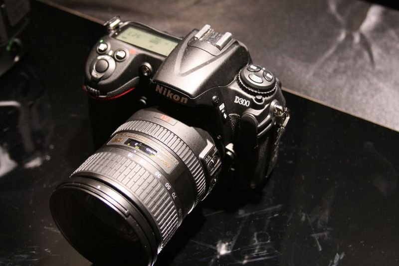 Illustration for article titled Hands On D3 and D300 Impressions: Beefy and Beautiful